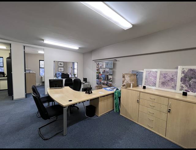 113M² OFFICE TO LET IN KENILWORTH